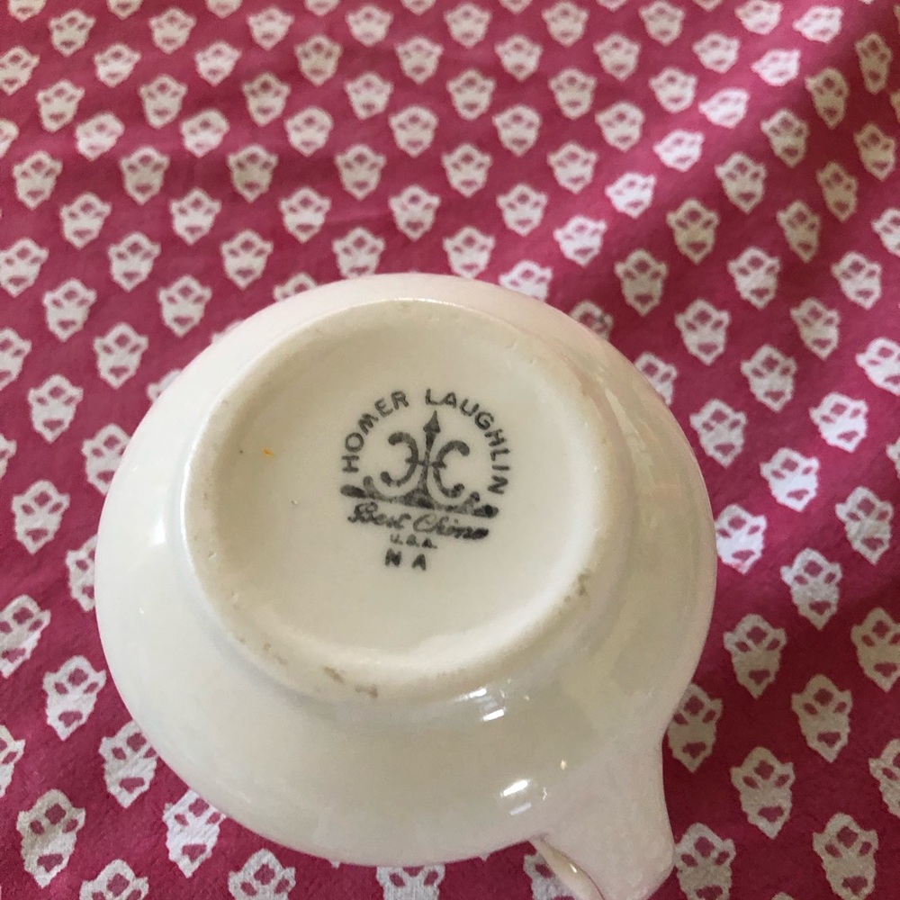 Homer-Laughlin cream pitcher in perfect condition - Picture 2 of 2